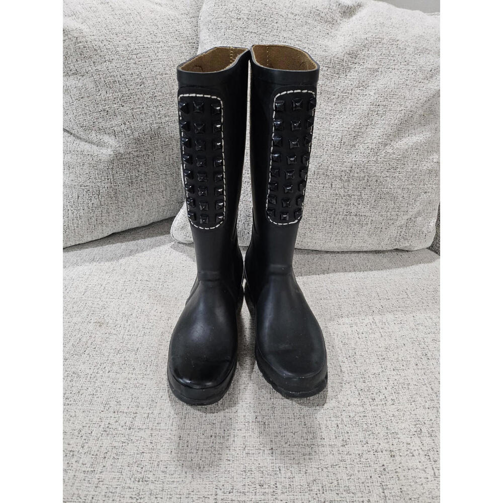 BCBG MaxAzria Black Studded Slip On Women Rain Boots Preowned Size 9